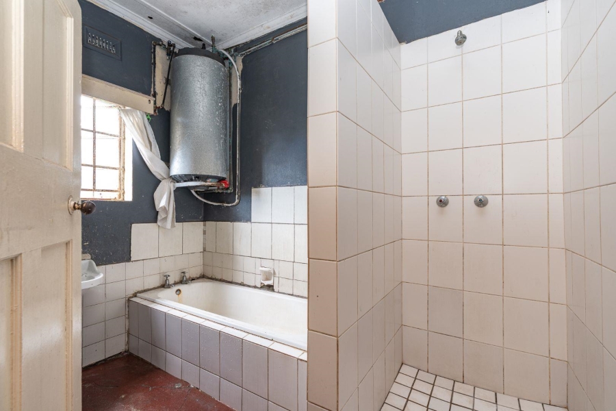 8 Bedroom Property for Sale in Maitland Western Cape